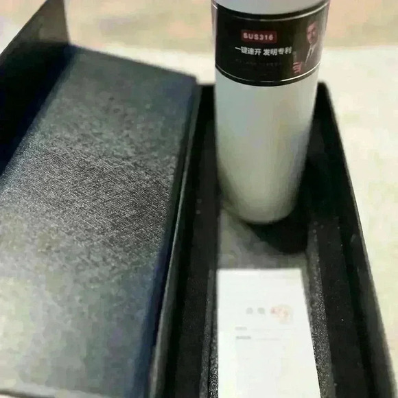 White luxury stainless steel Tumbler/cup, brand new in box - Picture 3 of 8